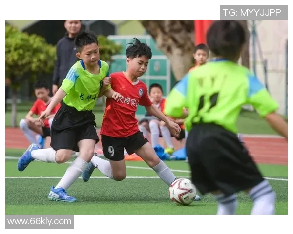 天涯足球明星的生活揭秘：从绿茵场到私人生活的多彩瞬间与挑战